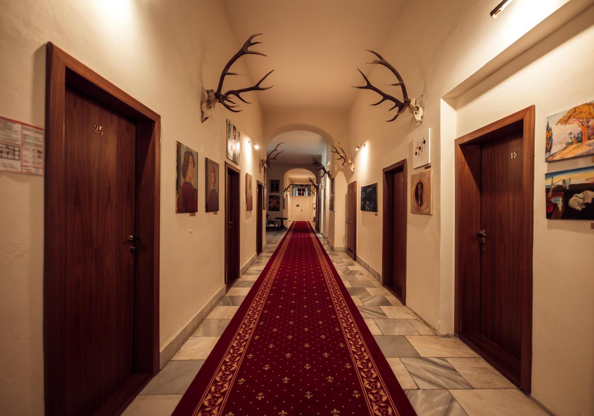 Hotel Kastiel Mojmírovce المظهر الخارجي الصورة
