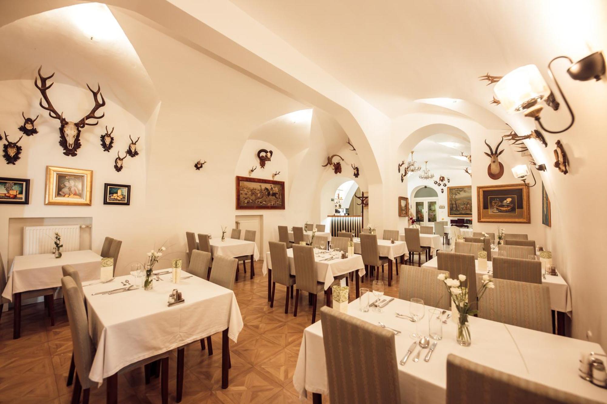 Hotel Kastiel Mojmírovce المظهر الخارجي الصورة