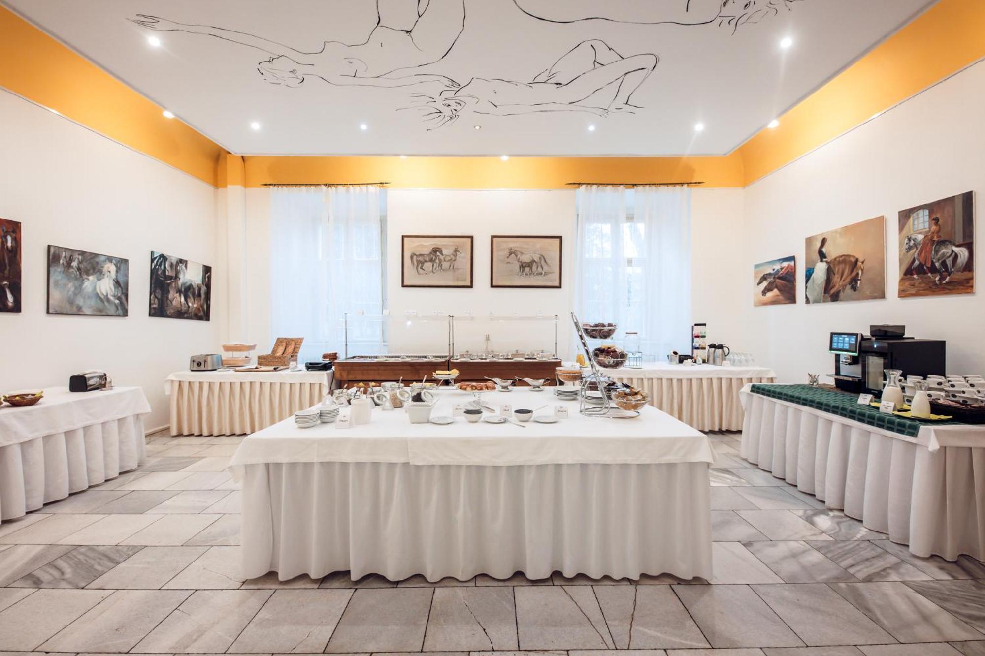 Hotel Kastiel Mojmírovce المظهر الخارجي الصورة